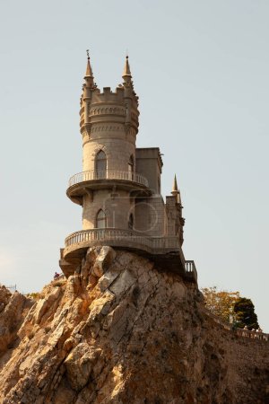 Foto de El nido de tragar. Castillo en un acantilado. La atracción de la Crimea. - Imagen libre de derechos