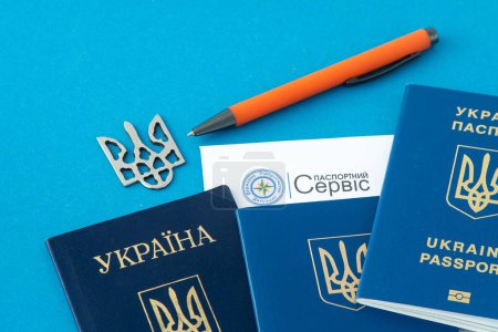 Foto de Documento de servicio de pasaporte. Centro ucraniano para la emisión de documentos. Ucrania, Kiev - 26 de enero de 2024. - Imagen libre de derechos