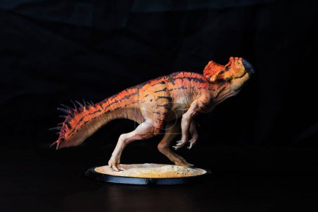 Téléchargez les photos : Protoceratops, dinosaure sur fond noir - en image libre de droit