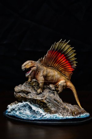 Foto de Dinosaurio Dimetrodon en la oscuridad - Imagen libre de derechos