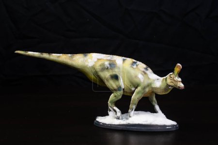 Foto de El dinosaurio Tsintaosaurus en la oscuridad - Imagen libre de derechos