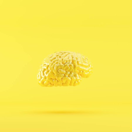 Téléchargez les photos : Cerveau de couleur jaune flottant sur fond jaune. 3D Render. Concept d'idée minime créatif. - en image libre de droit