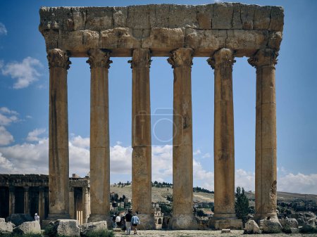 Foto de Columnas del Templo de Júpiter, valle de Beqaa, Líbano. Complejo del templo Heliópolis. UNESCO Patrimonio de la humanidad - Imagen libre de derechos
