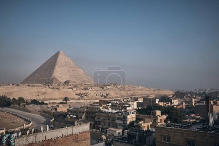 Kheops Pyramide oder die Große Pyramide von Gizeh am Morgen. Hochebene von Gizeh, Kairo, Ägypten