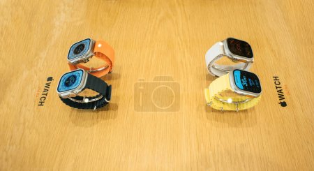 Foto de Paris, France - Sep 22, 2022: Four new Apple Watch Ultra with professional new features with fitness tracking, health-oriented capabilities, and wireless telecommunication - Imagen libre de derechos
