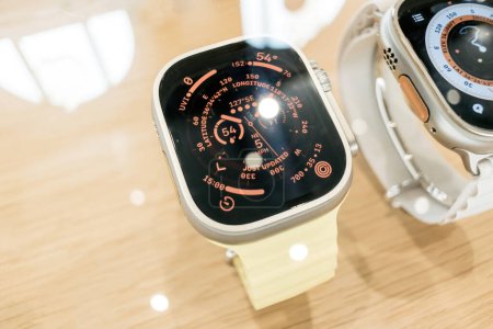 Téléchargez les photos : Paris, France - Sep 22, 2022: Close-up new Apple Watch Ultra with professional new features with fitness tracking, health-oriented capabilities, and wireless telecommunication - en image libre de droit