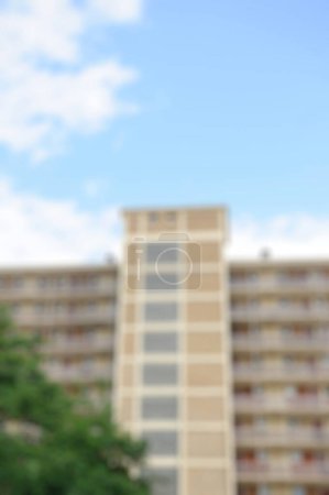 Foto de Defocused view of tall building in Cite Rotterdam, the first large complex built in France after the Second World War with pedestrians and parked cars - typical French neighborhood - Imagen libre de derechos