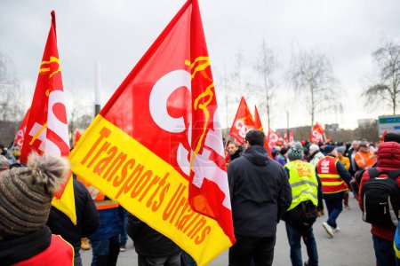 Téléchargez les photos : Strasbourg, France - Jan 19, 2023: CGT Transport urbains flag at protest against the French governments planned pension reform to push the retirement age from 62 to 64 unions have called for mass - en image libre de droit