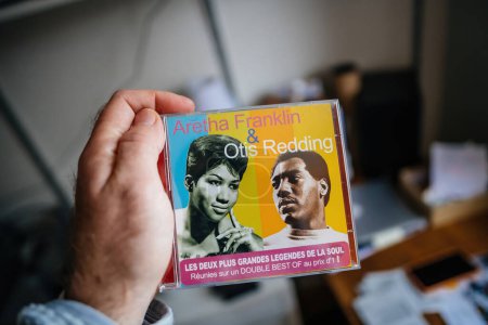 Foto de Paris, France - Jan 16, 2023: POV male audiophile hand holding new Aretha Franklin and Otis Redding jazz CD - Imagen libre de derechos