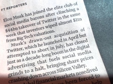 Téléchargez les photos : Paris, France - Oct 29, 2022: Close-up of Financial Times newspaper with article about Elon Musk taking the elite club of social media barons after clinching a 44bn takeover of Twitter - en image libre de droit