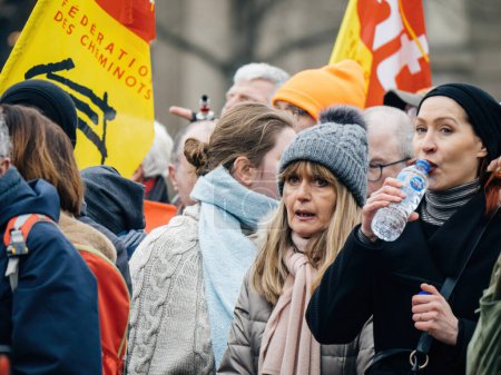 Foto de Strasbourg, France - 31 January 2023: Women marching at second demonstration against the new pension reform to be presented next month by French Prime Minister Elisabeth Borne - Imagen libre de derechos