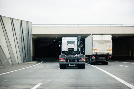 Foto de Austria, Sep 30, 2014: Austrian Highway with tractor Mercedes-Benz Actros truck enters tunnel next to Volvo truck - Imagen libre de derechos