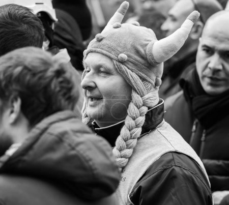 Foto de Strasbourg, France - 31 January 2023: Black and white portrait of man with wiking hat at second demonstration against the new pension reform to be presented next month by French Prime Minister - Imagen libre de derechos