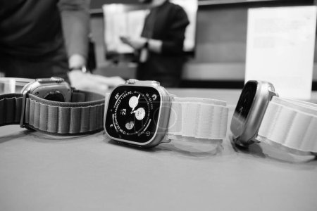 Foto de Paris, France - Sep 22, 2022: New Apple Watch Ultra for sale inside Apple store during the launch day - customers and Genius workers in background - Imagen libre de derechos