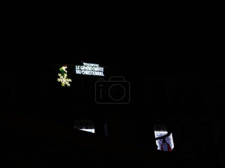 Téléchargez les photos : Illumination Place Broglie - Strasbourg La grand Conte du Christkindel - en image libre de droit