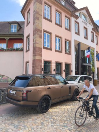 Foto de Strasbourg, Francia- Aug 2, 2022: Luxury Range-Rover black suv car parking in city center of Strasbourg petite-France next to Regent hotel - Imagen libre de derechos