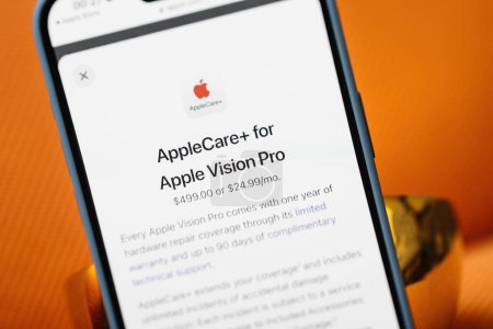 Téléchargez les photos : Californie, États-Unis - 21 janv.2024 : Explorez la page principale d'AppleCare Plus pour le casque de réalité mixte Apple Vision Pro développé par Apple Inc, disponible pour 499 ou 24,99 USD - en image libre de droit