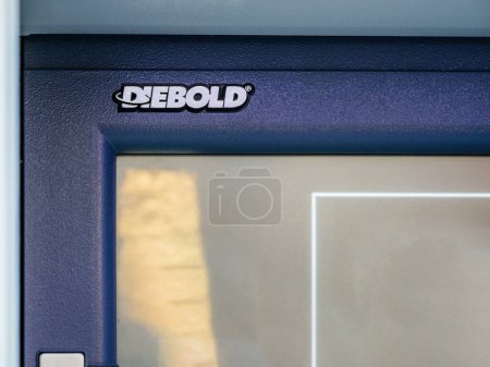 Foto de Una macro toma detallada que muestra el logotipo de Diebold en un cajero automático - Imagen libre de derechos