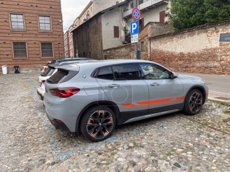 Foto de Cremona, Italia - Mayo 2023 BMW serie 1 M potencia serie de edición limitada estacionado en la calle - Imagen libre de derechos
