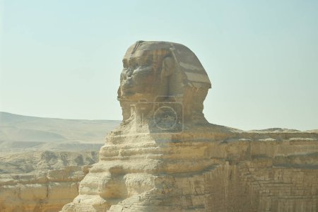Foto de Gran Esfinge de Giza. Estatua de una criatura mítica. Escultura monumental en Egipto. La mayoría visitó punto de referencia egipcio. Destino de vacaciones. Sitio histórico. Tours y visitas turísticas - Imagen libre de derechos