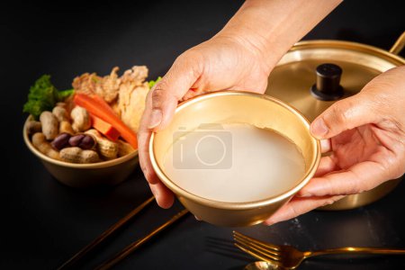 Foto de Makgeolli vino de arroz es una bebida alcohólica fermentada coreana bebidas tradicionales. - Imagen libre de derechos