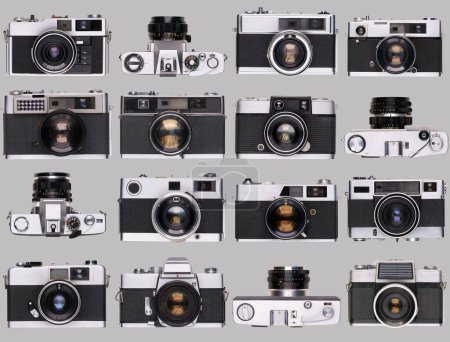 Foto de Colección de cámara de película antigua vintage aislado sobre fondo gris - Imagen libre de derechos