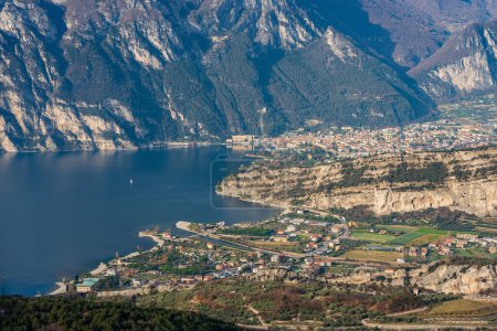 Téléchargez les photos : Aerial view of Lake Garda with the small towns of Riva del Garda and Torbole, the Sarca river and Alps view from the mountain range of Monte Baldo. Trento province, Trentino Alto Adige, Italy, Europe. - en image libre de droit