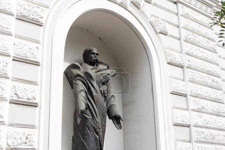 Téléchargez les photos : Kiev, Ukraine - 1er octobre 2022 : Monument à Taras Shevchenko près du Musée national de Taras Shevchenko à Kiev. - en image libre de droit