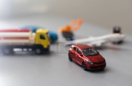 Téléchargez les photos : Figurine, toy car and toy airplane. - en image libre de droit