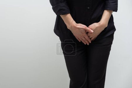 Téléchargez les photos : Woman scratching her bottom because having Candidiasis in the vagina, Health care concept - en image libre de droit
