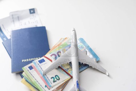 Téléchargez les photos : Experience seamless travel with this stunning image of an airplane passport ready for take-off. Perfect for advertisements and editorial use, captures the essence of international travel High quality - en image libre de droit