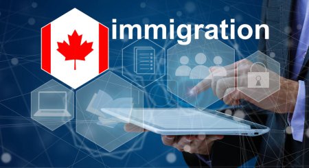 Concept d'immigration au Canada avec bouton virtuel pressant.