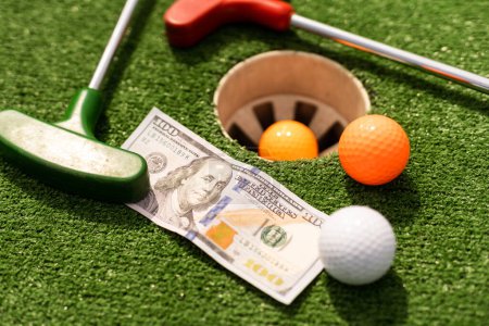Foto de Concepto: Golf debe utilizar el presupuesto y premios en efectivo en el muy competitivo - Imagen libre de derechos