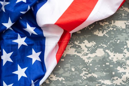 Téléchargez les photos : Uniforme militaire et drapeau national des États-Unis - en image libre de droit