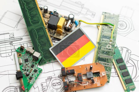 Téléchargez les photos : Carte de circuit imprimé à semi-conducteur. Concept : Industrie allemande des semi-conducteurs. Photo de haute qualité - en image libre de droit
