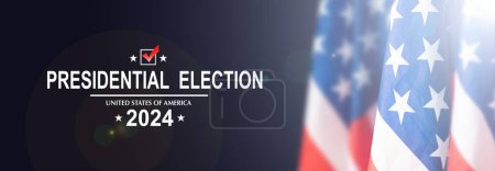 Foto de Elecciones presidenciales 2024 texto sobre el libro blanco ondeando bandera americana. Política y voto conceptual. Vista superior. Foto de alta calidad - Imagen libre de derechos