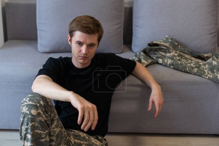 Foto de Fuerzas especiales Soldado de los Estados Unidos o contratista militar privado con PTSD. - Imagen libre de derechos