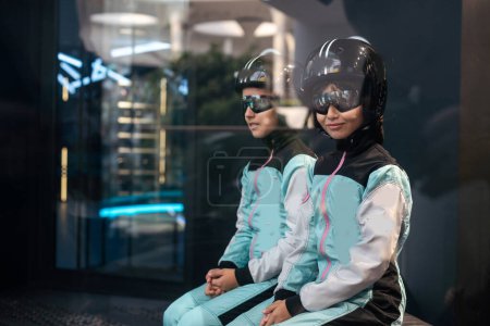 Kinder in Astronautenkostümen, Mädchen. Hochwertiges Foto