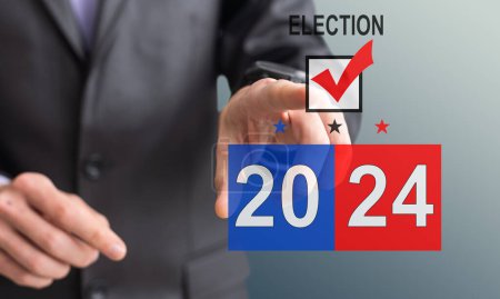 Foto de Empresario presionando un botón de concepto de Elección 2024. Foto de alta calidad - Imagen libre de derechos