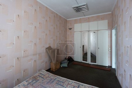 Téléchargez les photos : Appartement soviétique, URSS. Chambre dans l'appartement soviétique habituel. . Photo de haute qualité - en image libre de droit