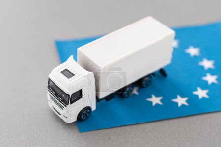 Foto de Camión en la bandera de la Unión Europea. Entrega de carga en el concepto de la UE, renderizado 3D. Foto de alta calidad - Imagen libre de derechos