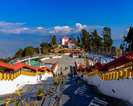 Téléchargez les photos : 07 janvier 2024. Top View of the Sky Walk Pelling est situé à Upper Pelling of West Sikkim, en Inde.. - en image libre de droit