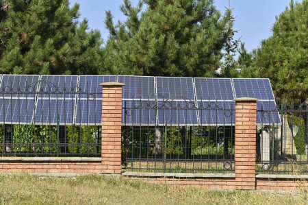 Foto de Panel solar para convertir la luz solar en energía eléctrica - Imagen libre de derechos