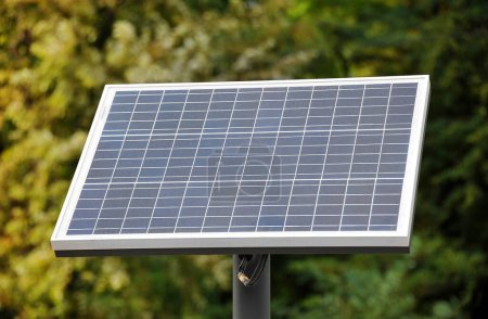 Foto de Panel solar para convertir la luz solar en energía eléctrica - Imagen libre de derechos
