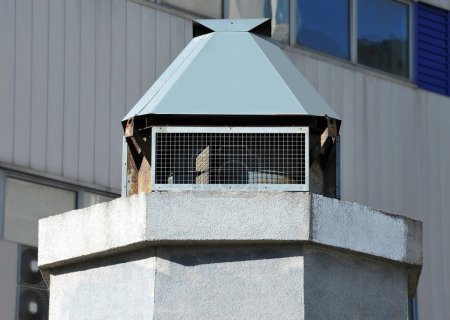 Téléchargez les photos : Système de ventilation industrielle, installé sur le toit - en image libre de droit