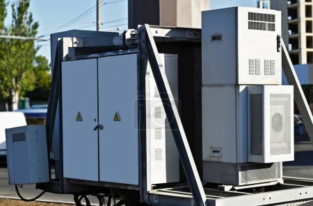 Armoire de distribution électrique pour transformateur et équipement