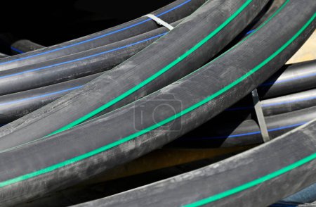 Téléchargez les photos : Electric power cable in PVC protective insulation - en image libre de droit