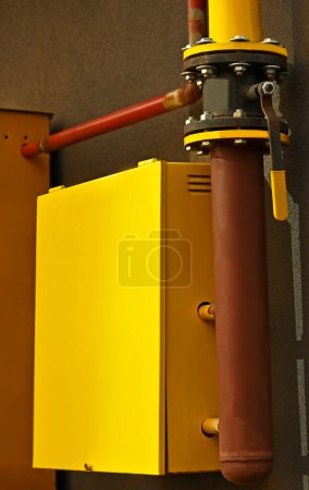 Gasverteilerschrank mit Gasventil und anderen Geräten