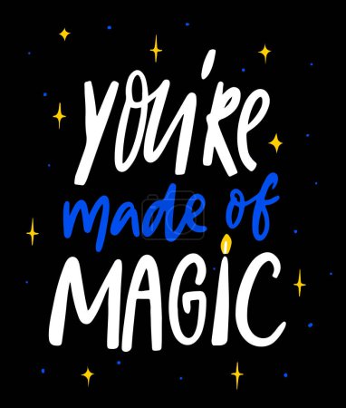 Ilustración de Estás hecho de magia. Cita de bruja inspiradora, letras de mano sobre fondo negro decorado con elementos mágicos - Imagen libre de derechos