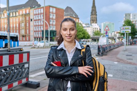 Photo for Portrait of teenage high school student, smiling confident girl 16, 17 years old with backpack looking at camera outdoor, on street of modern city. Urban life, adolescence, education, youth concept - Royalty Free Image
